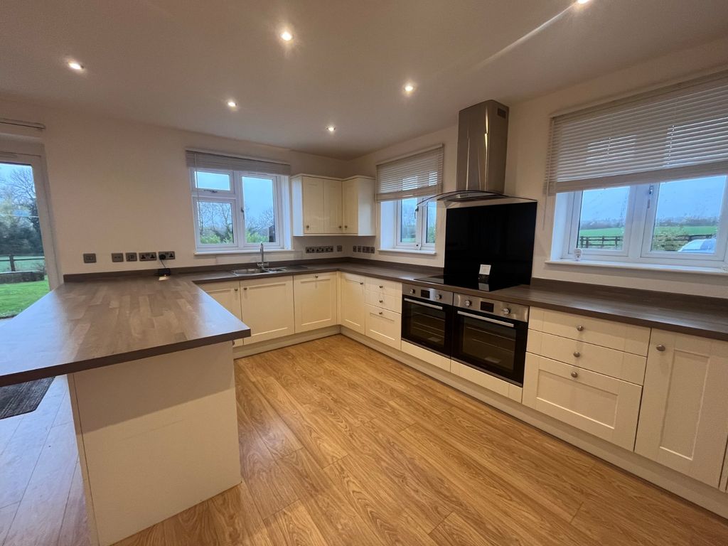 Property photo 3 of 25 Picture No. 17