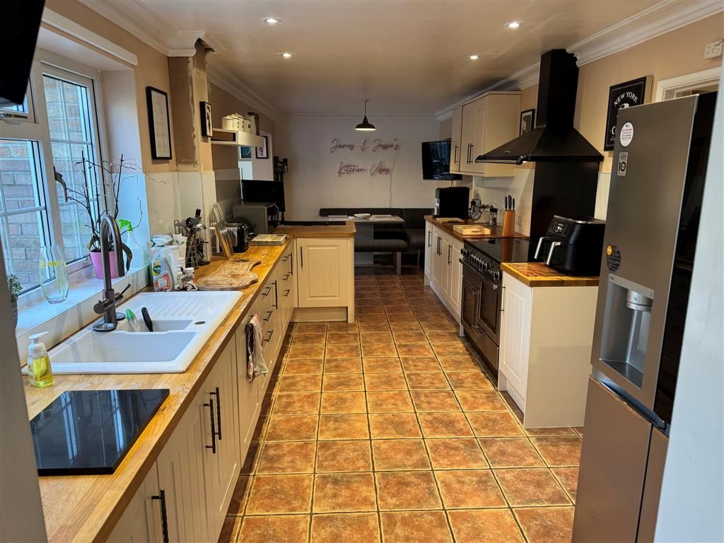 Property photo 2 of 16 Kitchen