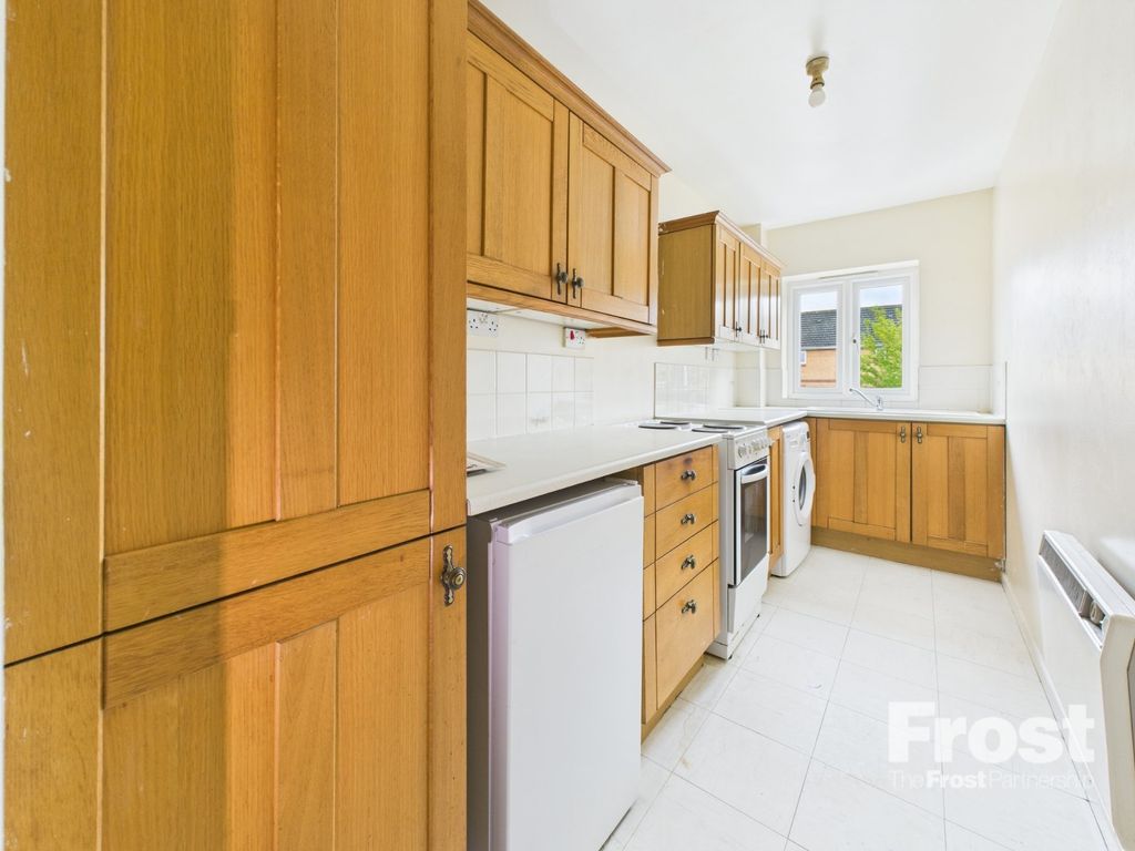 Property photo 2 of 9 Kitchen