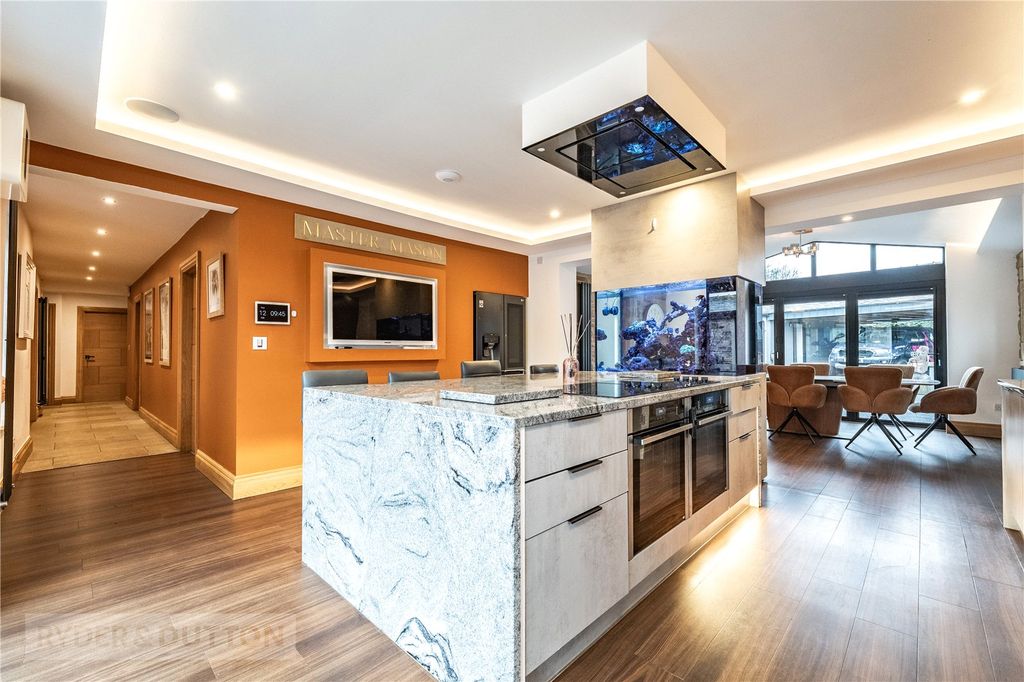 Property photo 3 of 31 Picture No. 27