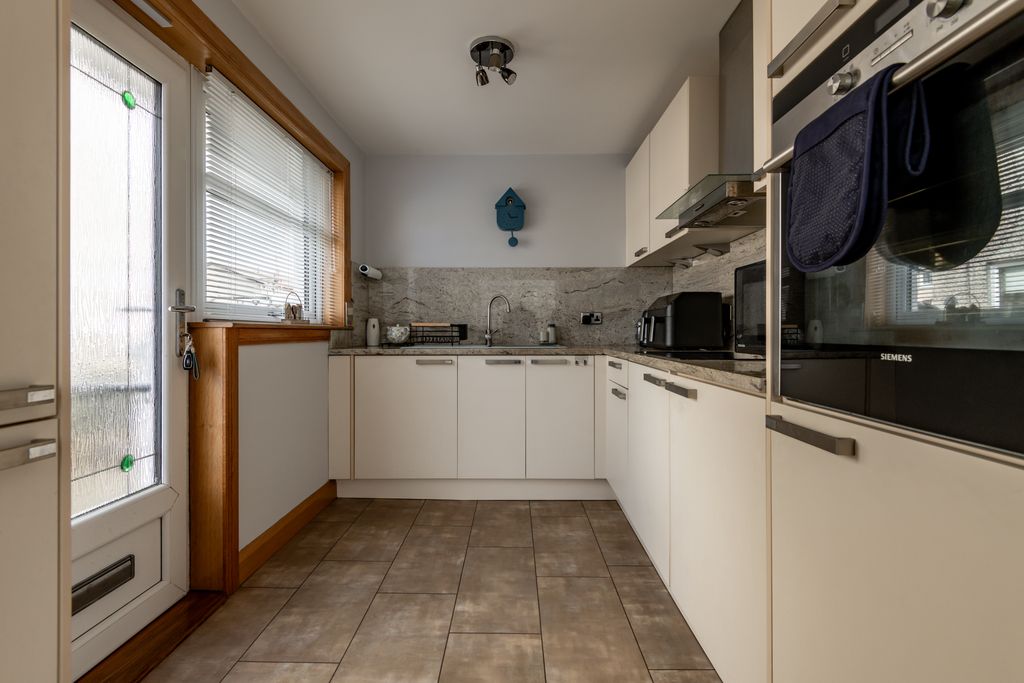 Property photo 3 of 20 Dining Kitchen