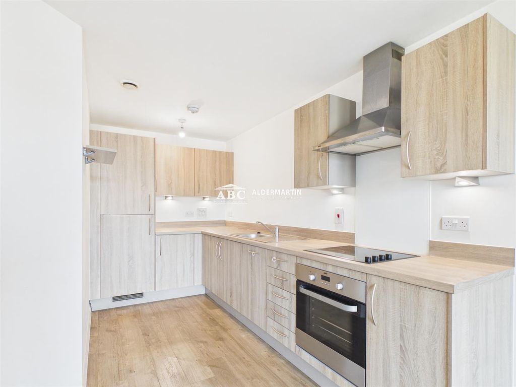 Property photo 2 of 13 Cam03827G0-Pr0167-Still005.Jpg