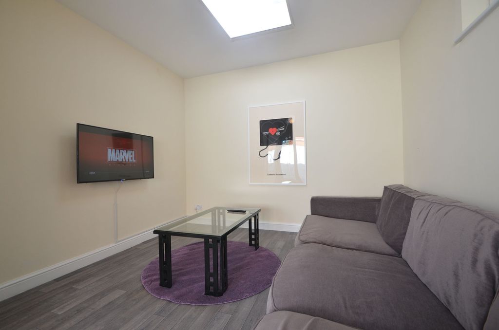 Additional image 6 of 7 bed semi-detached house to rentUpper Bevendean Avenue, Brighton BN2