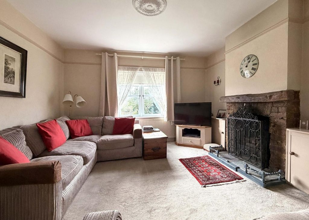 Property photo 3 of 11 Living Room