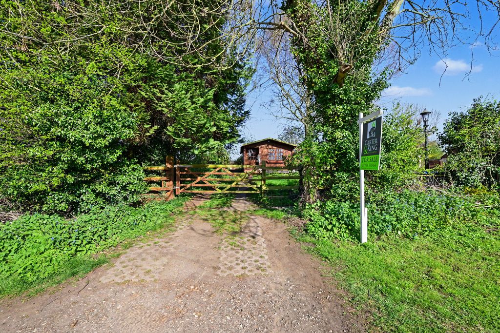 Property photo 2 of 20