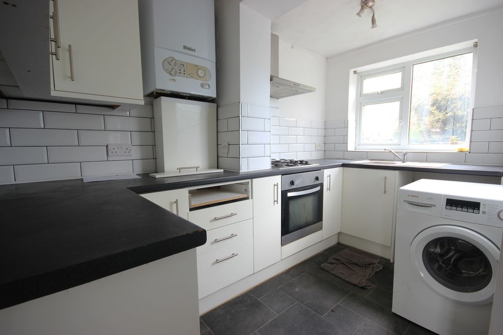 Property photo 3 of 15 1 Kit Din C