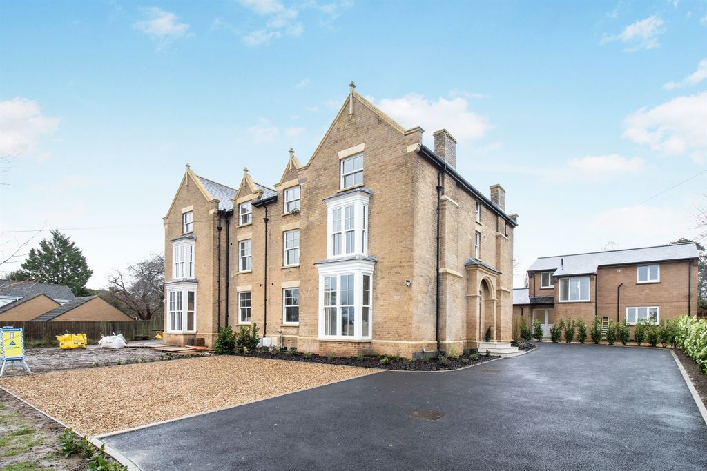 Property photo 1 of 27