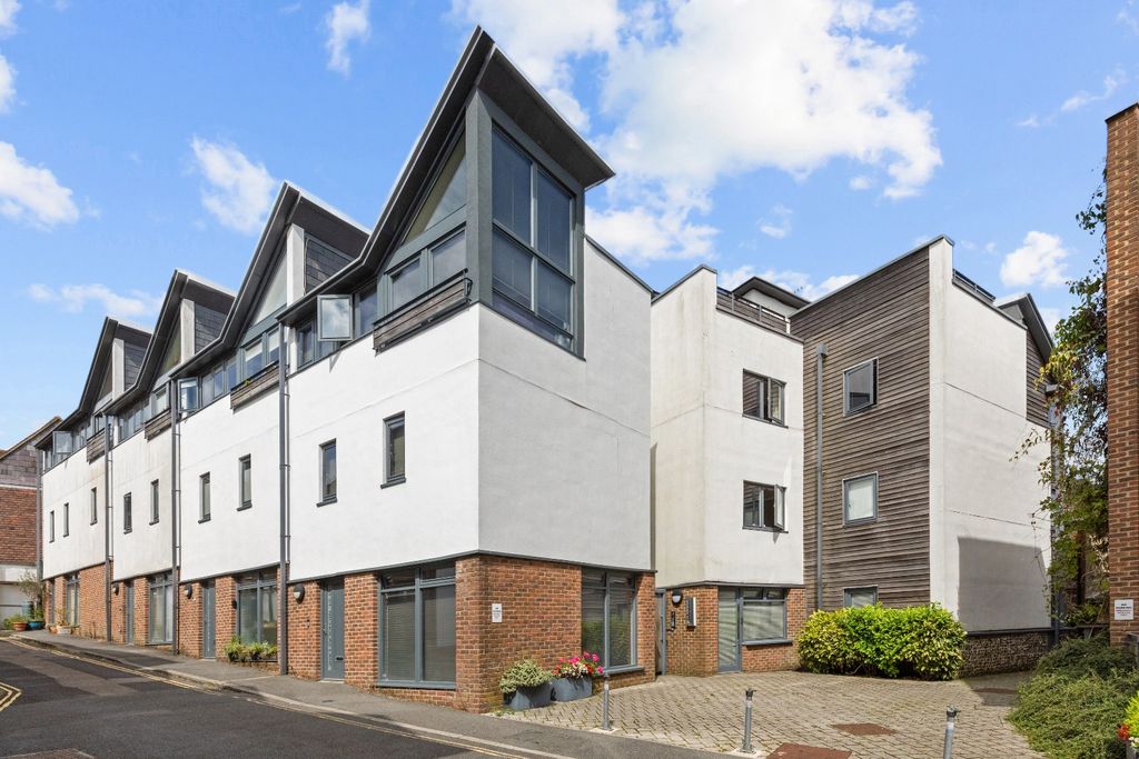 Property photo 1 of 12 3547912