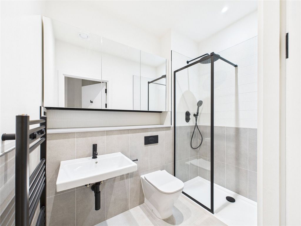 Property photo 2 of 6 Picture No. 14