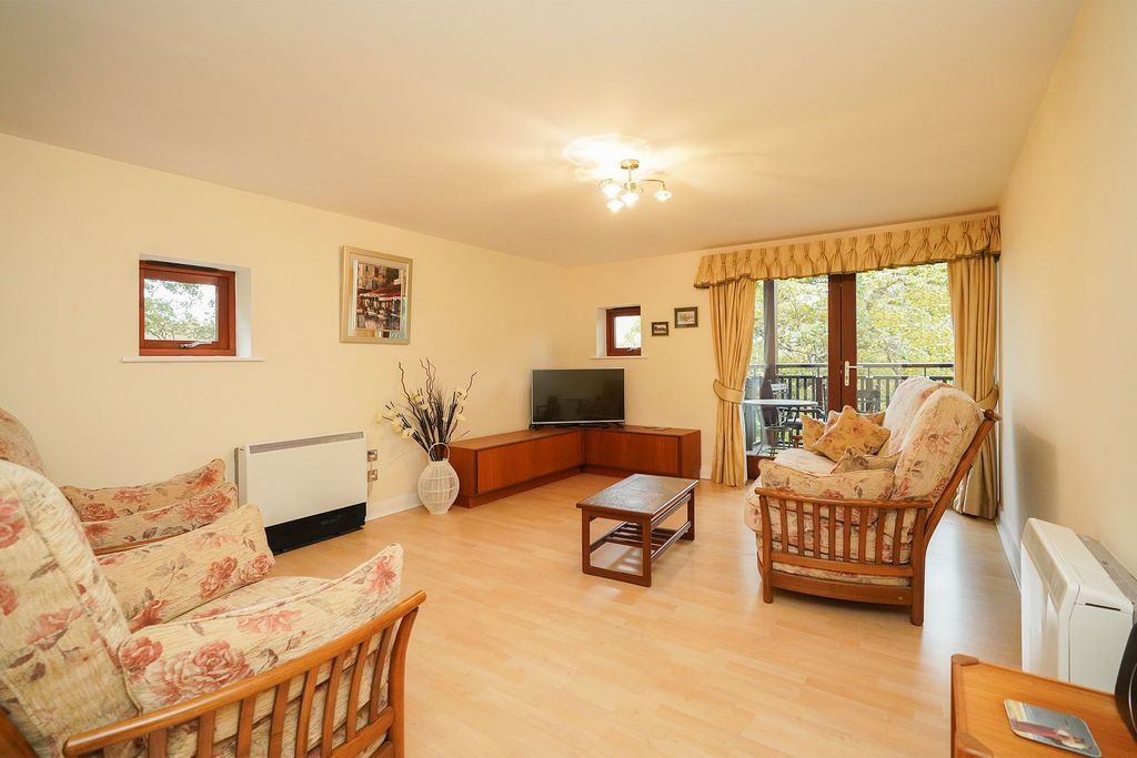 Property photo 2 of 20