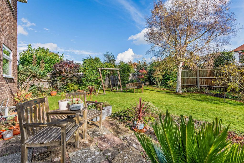 Property photo 2 of 19 8667771-Exterior10-800.Jpg