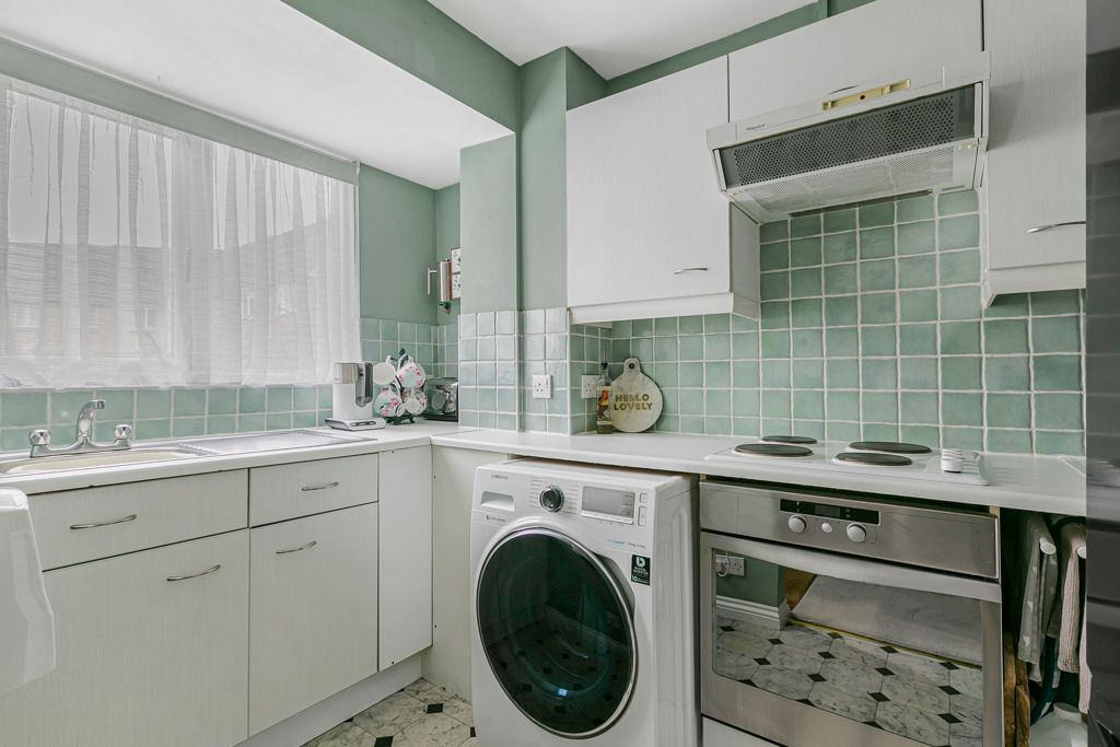 Property photo 3 of 17 Kitchen