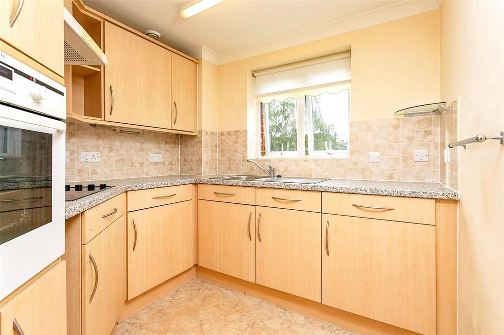 Property photo 2 of 16 Picture No. 27