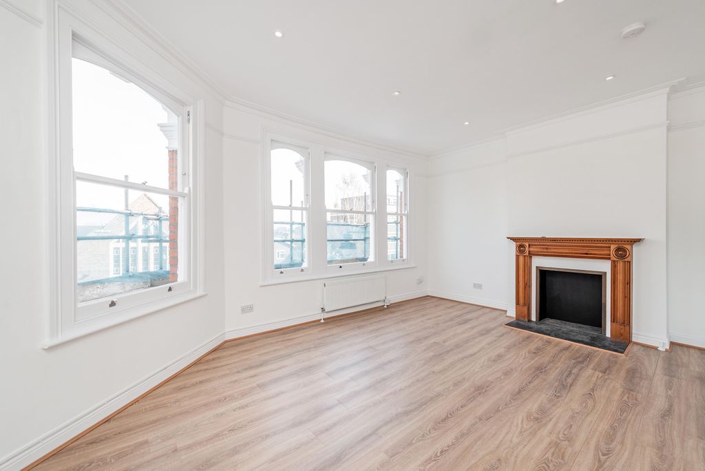 Property photo 2 of 12 Photo 01