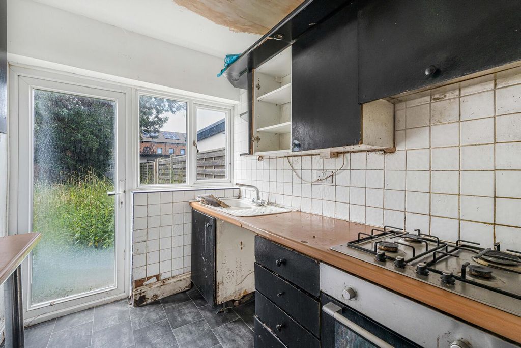 Property photo 2 of 17 Kitchen