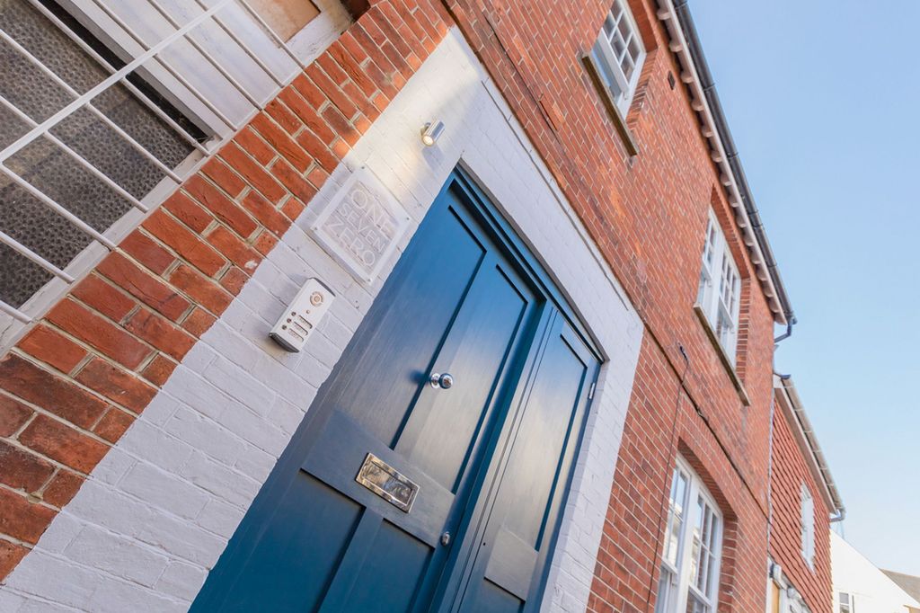 Property photo 1 of 20 Photo 16