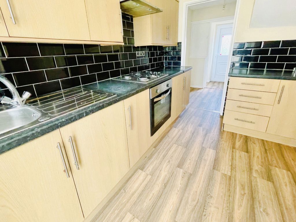 Property photo 2 of 10 Kitchen