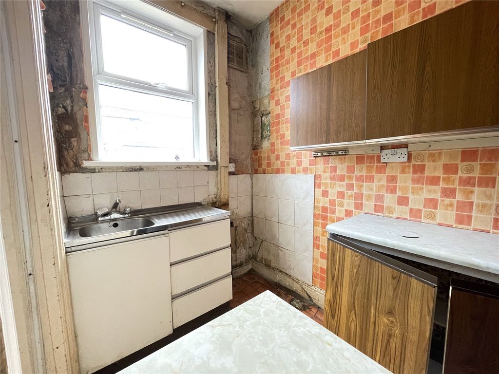 Property photo 3 of 9 Kitchen