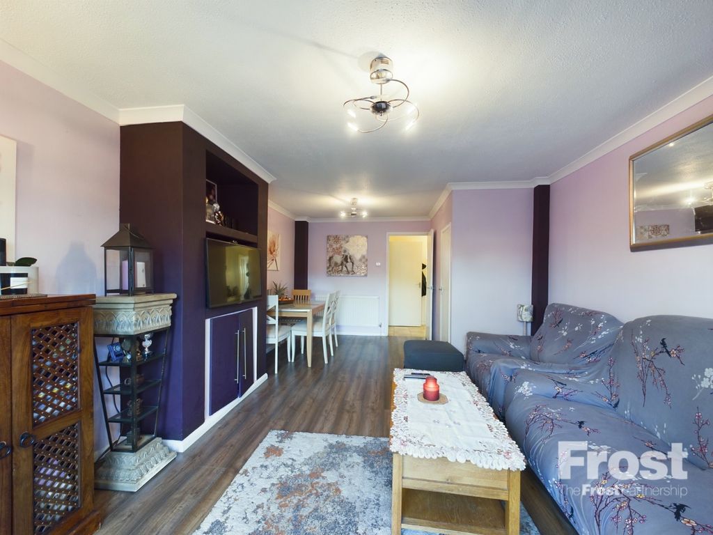 Property photo 3 of 14 Lounge