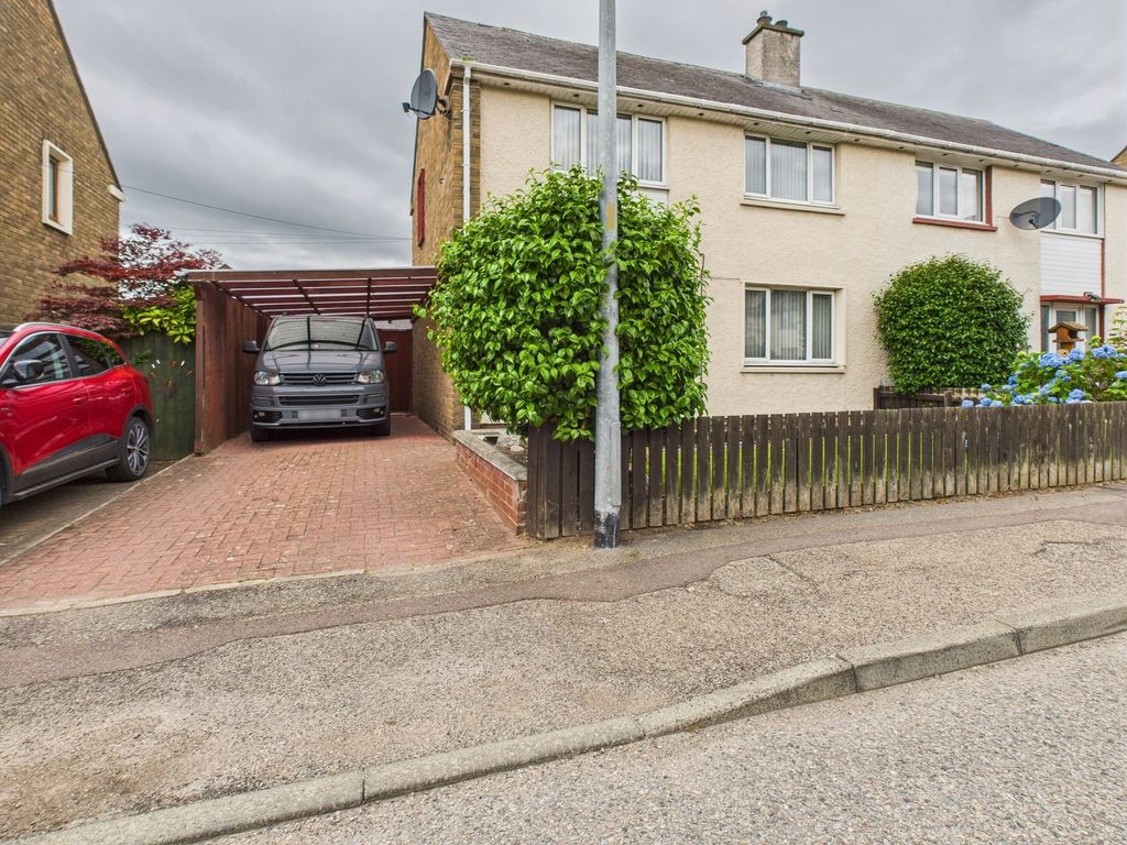 Property photo 2 of 27