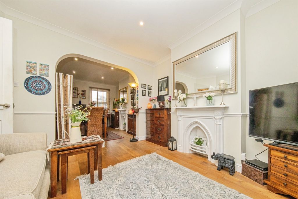 Property photo 3 of 14
