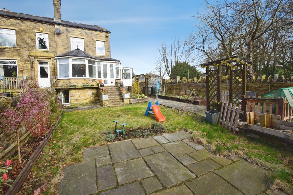 Property photo 3 of 24 E1Bea988-Garden 201