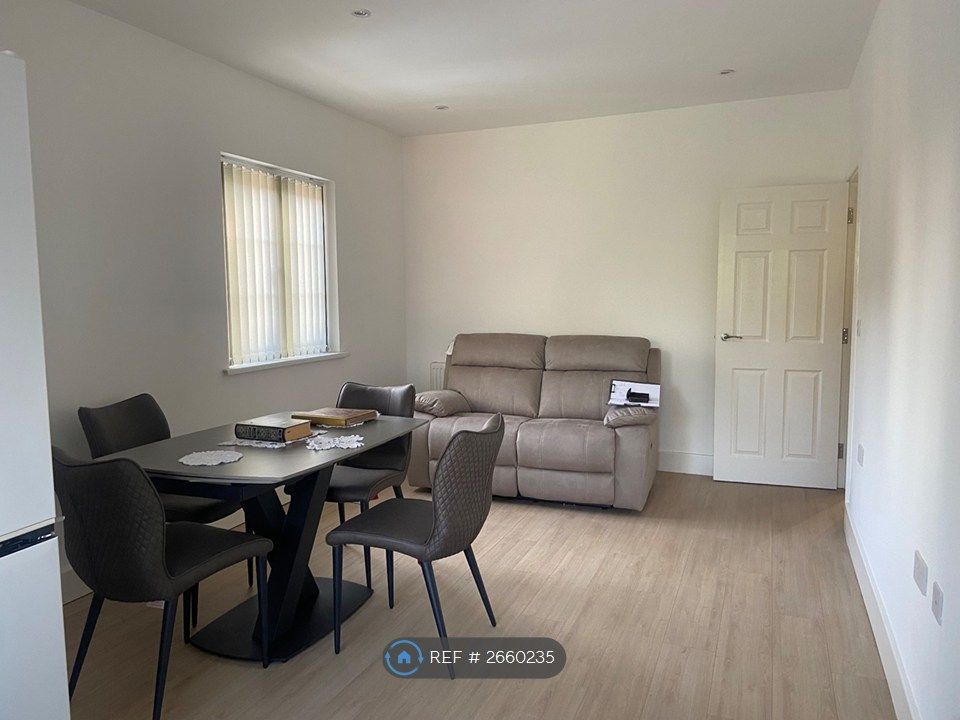 Property photo 3 of 10 Living