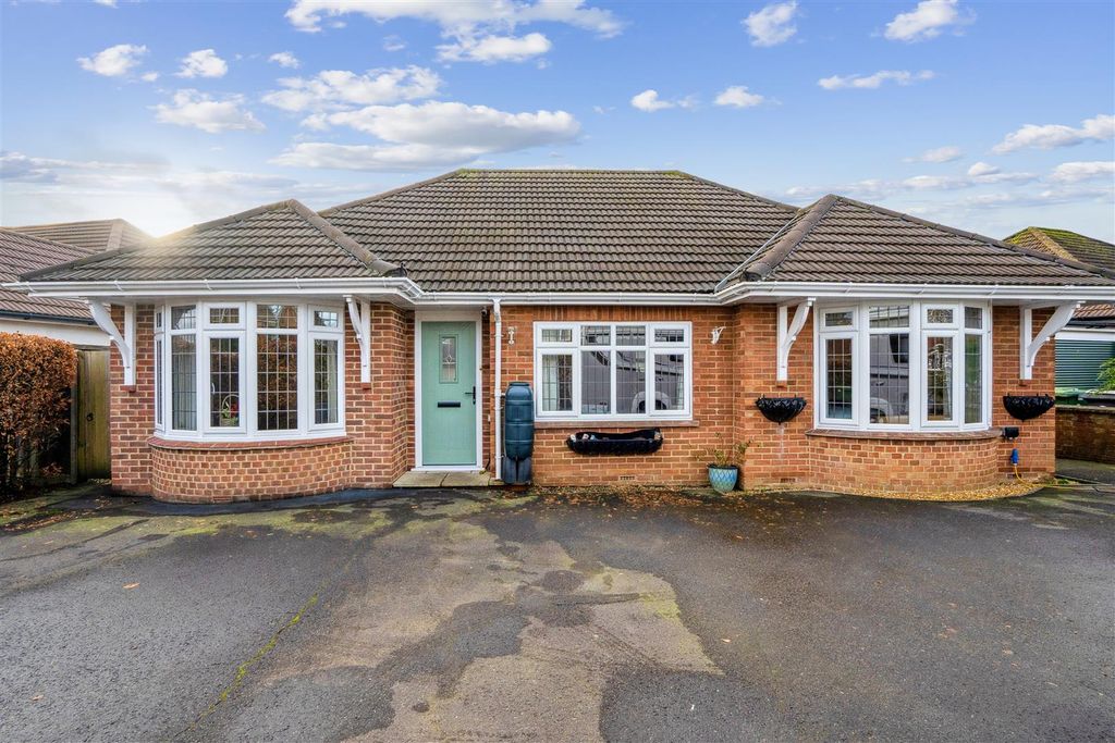 Additional image 21 of 3 bed detached bungalow for salePulens Crescent, Petersfield GU31