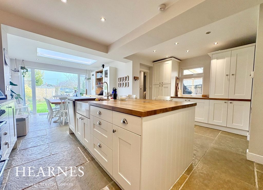 Property photo 1 of 32