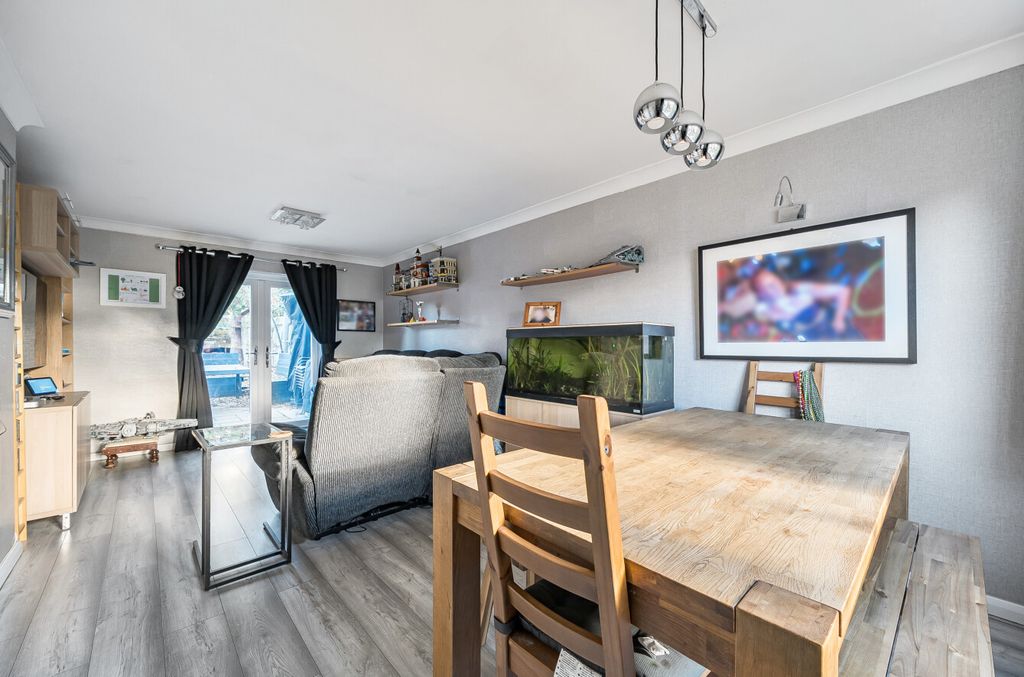 Property photo 3 of 20 1382443-4-691Eea5...