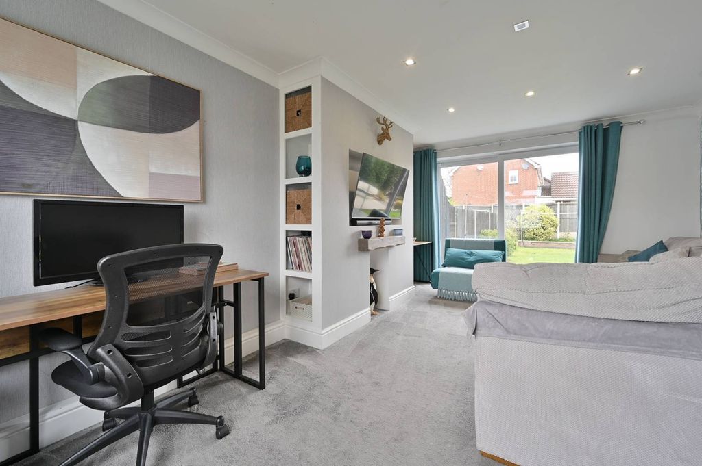 Property photo 2 of 21