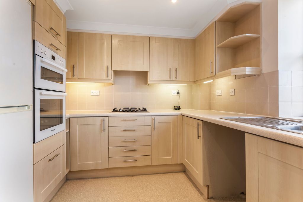 Property photo 3 of 34