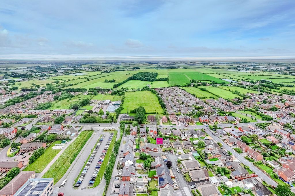 Property photo 2 of 41