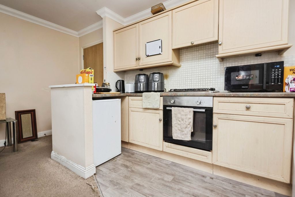 Property photo 3 of 13 Kitchen