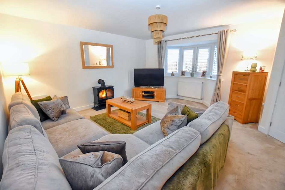 Property photo 3 of 23 Lounge 1