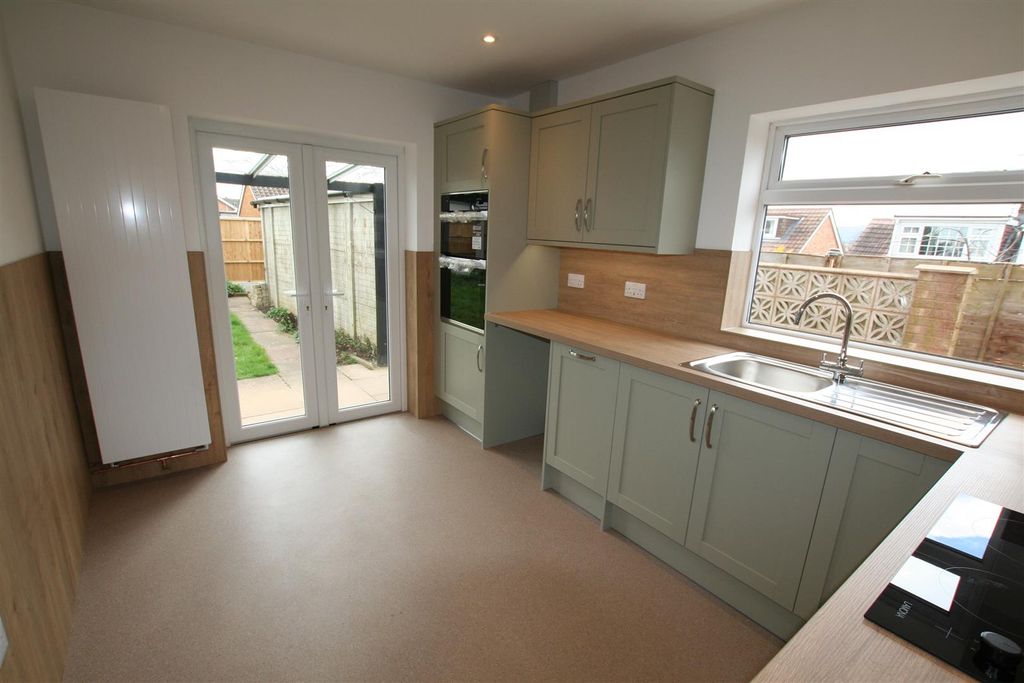 Property photo 3 of 8 Ellsdon,25Kitchen2.Jpg