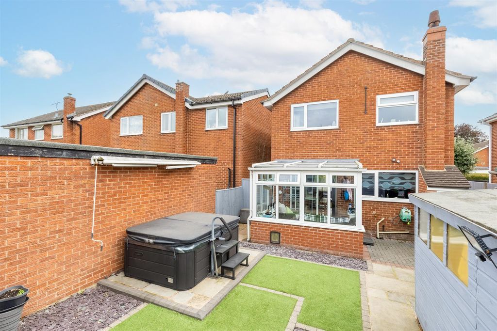 Property photo 3 of 16 16Oakfieldavenue-15.Jpg