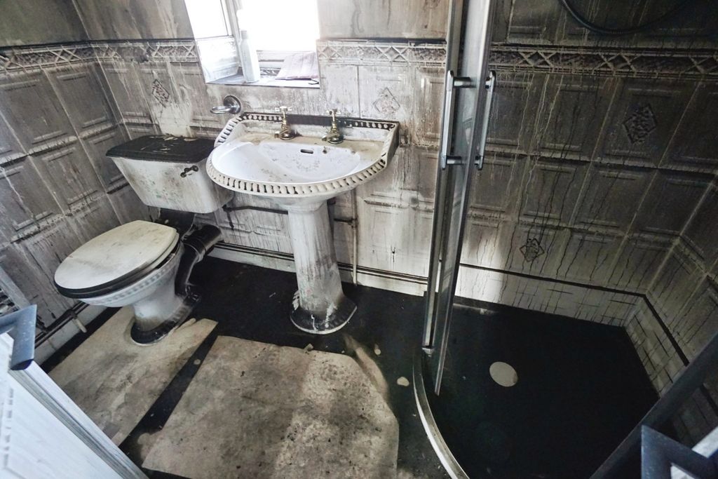 Property photo 3 of 11 Shower Room