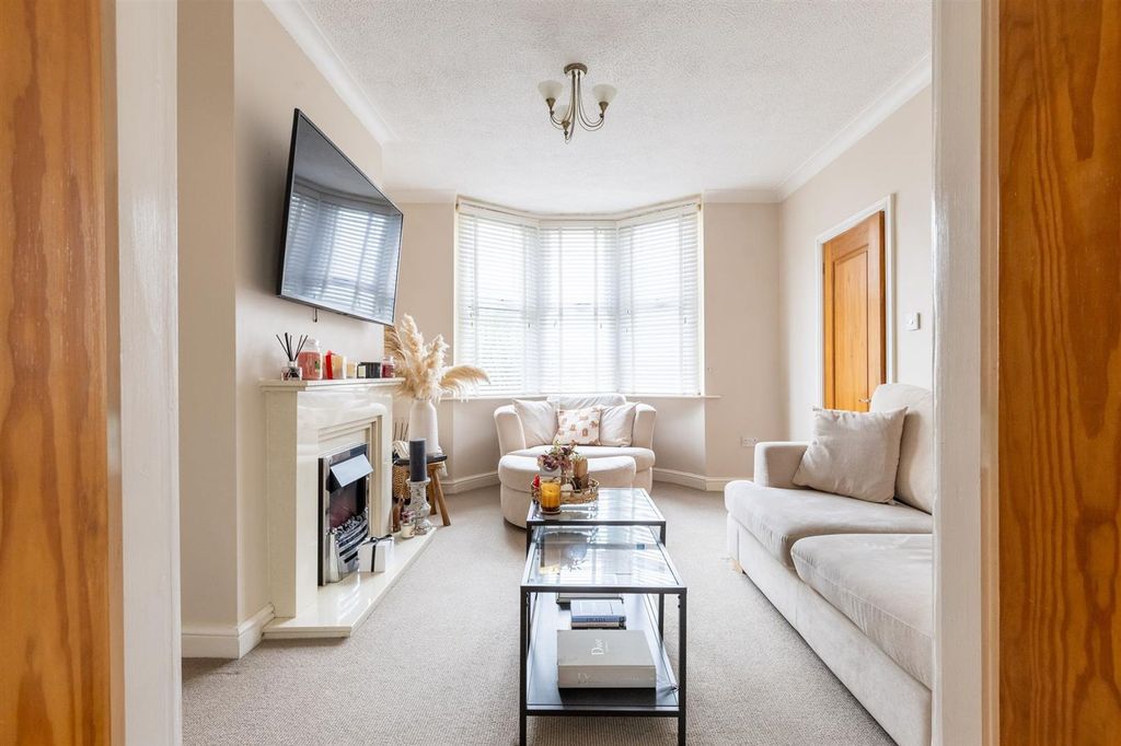 Property photo 3 of 18 Ridgemount-7.Jpg