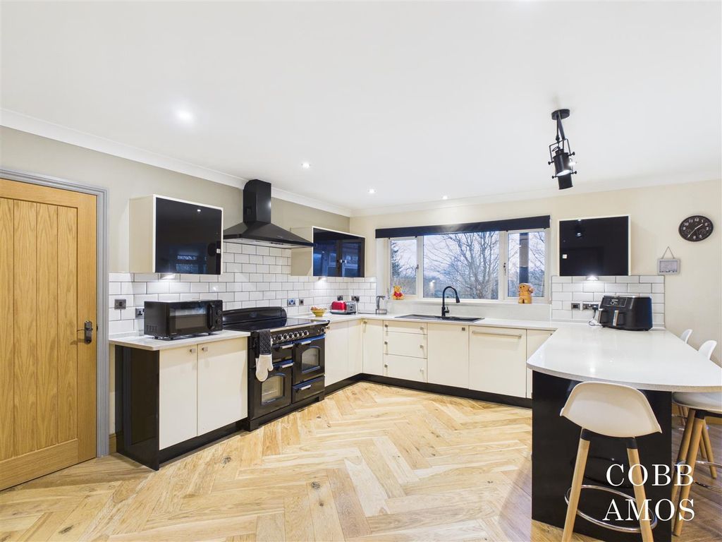 Property photo 3 of 28 Cam02803G0-Pr0259-Still022.Jpg