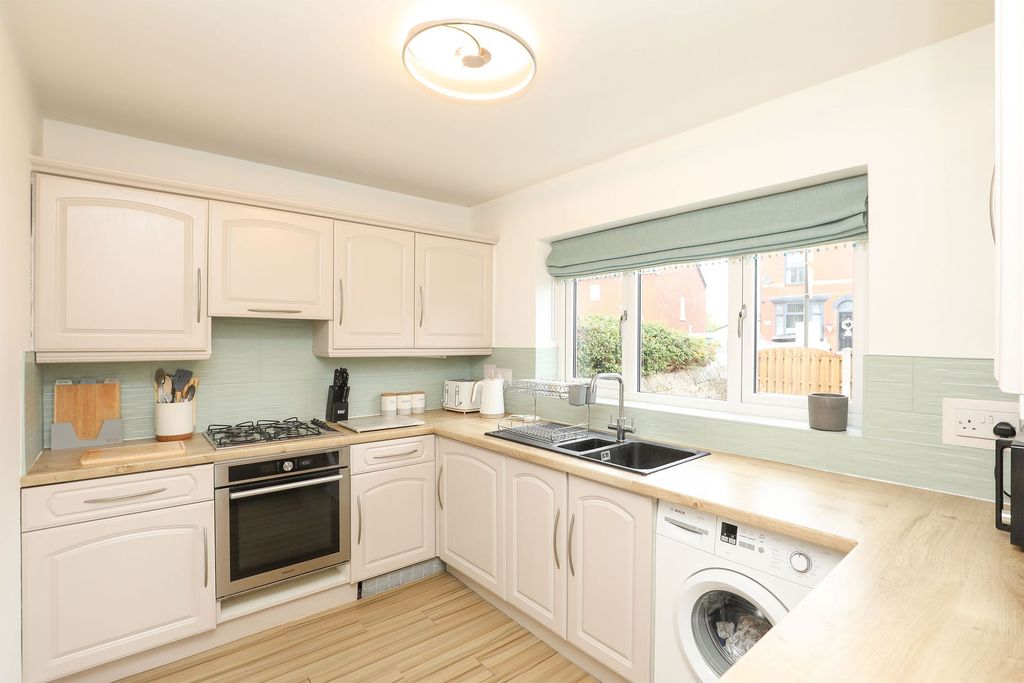 Property photo 3 of 28