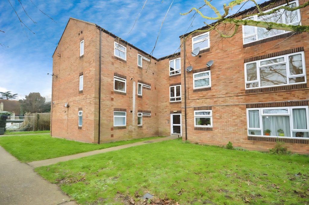 Property photo 1 of 8