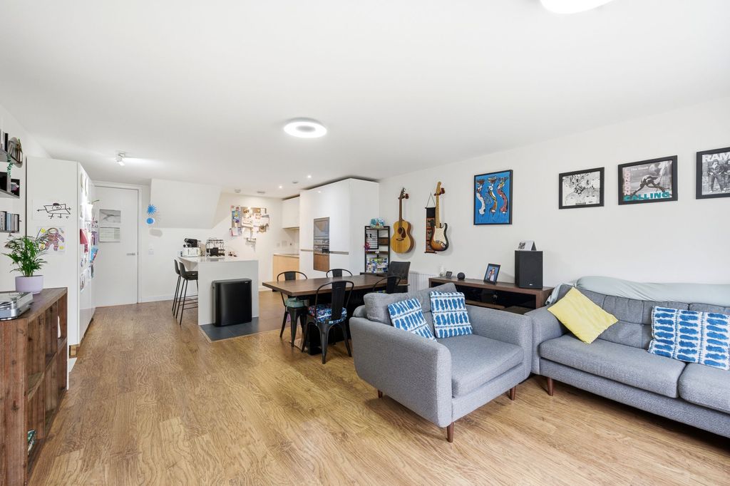 Property photo 2 of 33