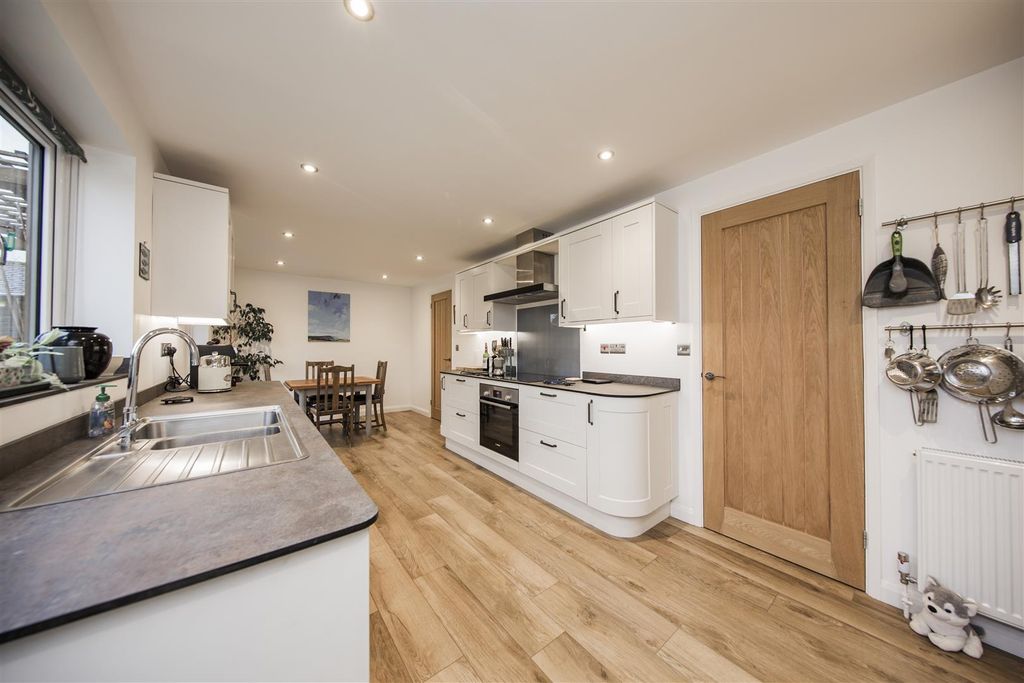 Property photo 3 of 20 Kitchen Diner