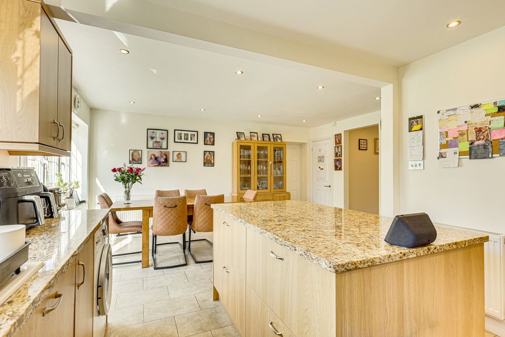 Additional image 9 of 6 bed detached house for saleChestwood Close, Billericay CM12