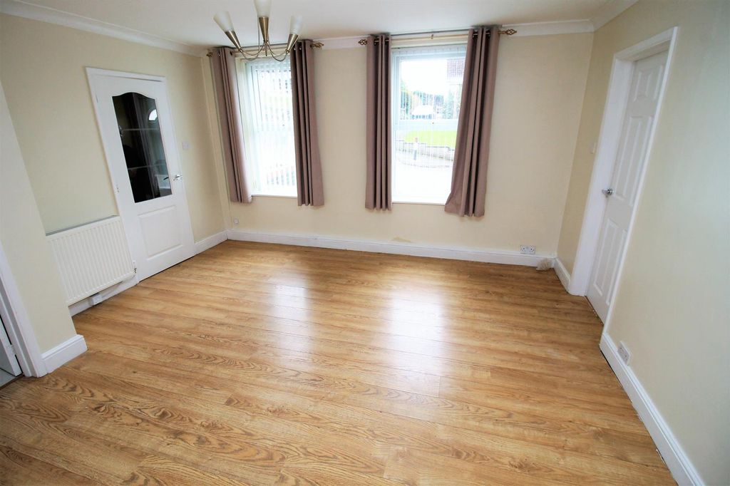 Property photo 2 of 8 Lounge