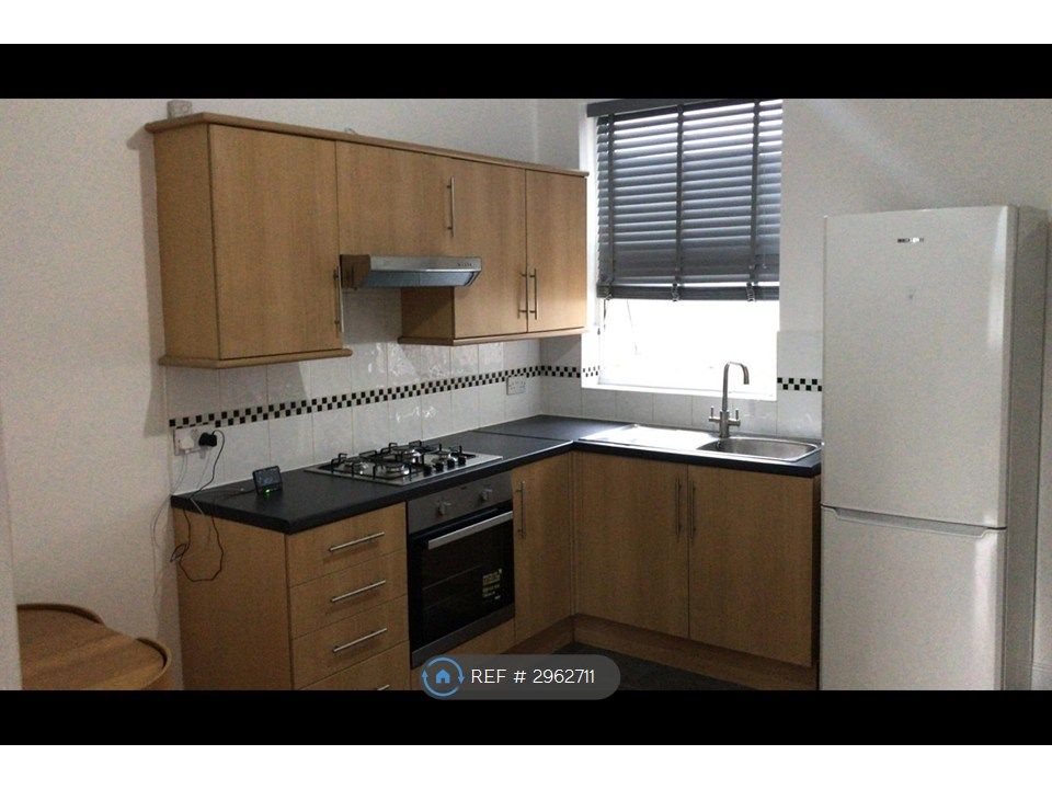 Property photo 1 of 6 Fully Fitted Modern Kitchen