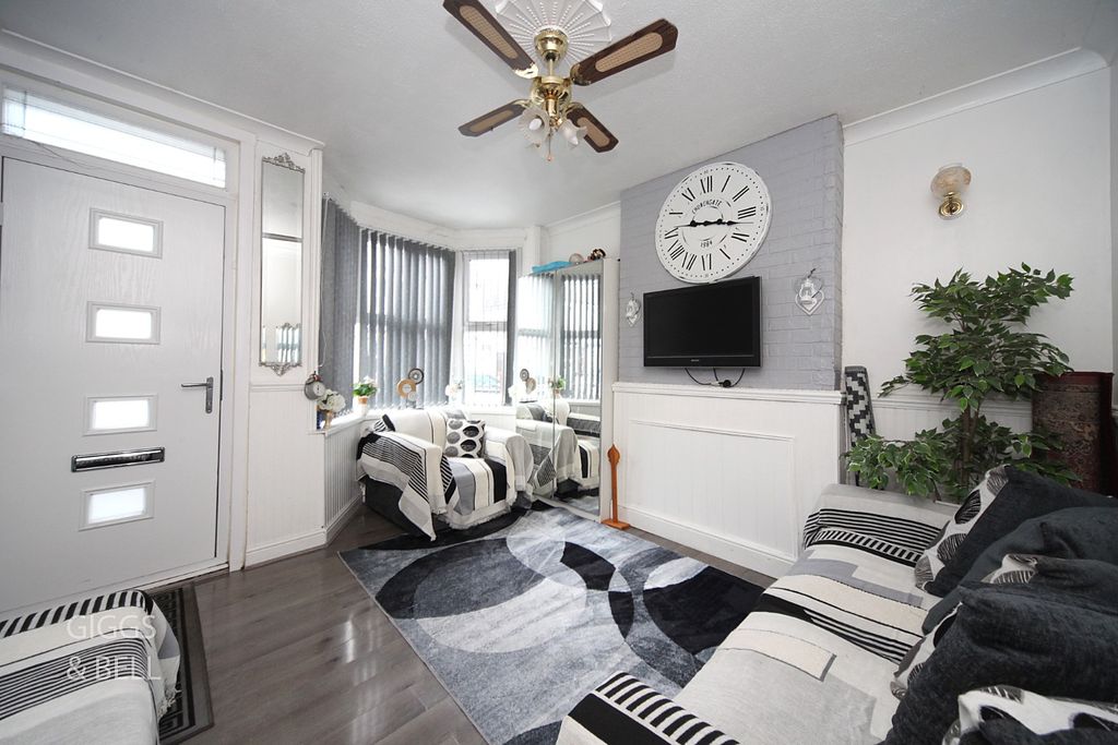 Property photo 2 of 16 4799251