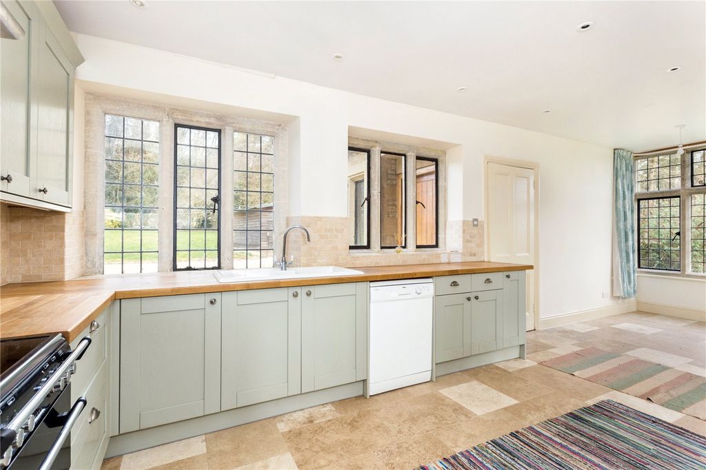 Property photo 2 of 9 Kitchen