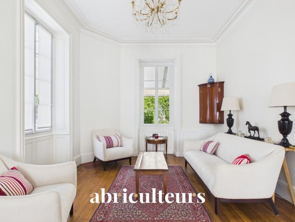 Property photo 1 of 21 Elegant Character Stone House Of 185 m² With Garden – Cognac Jardin Public (16100)